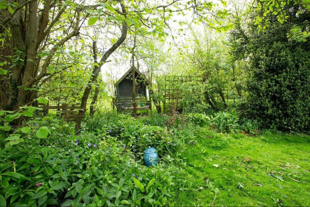 Properties For Sale in Kingsford Street Mersham