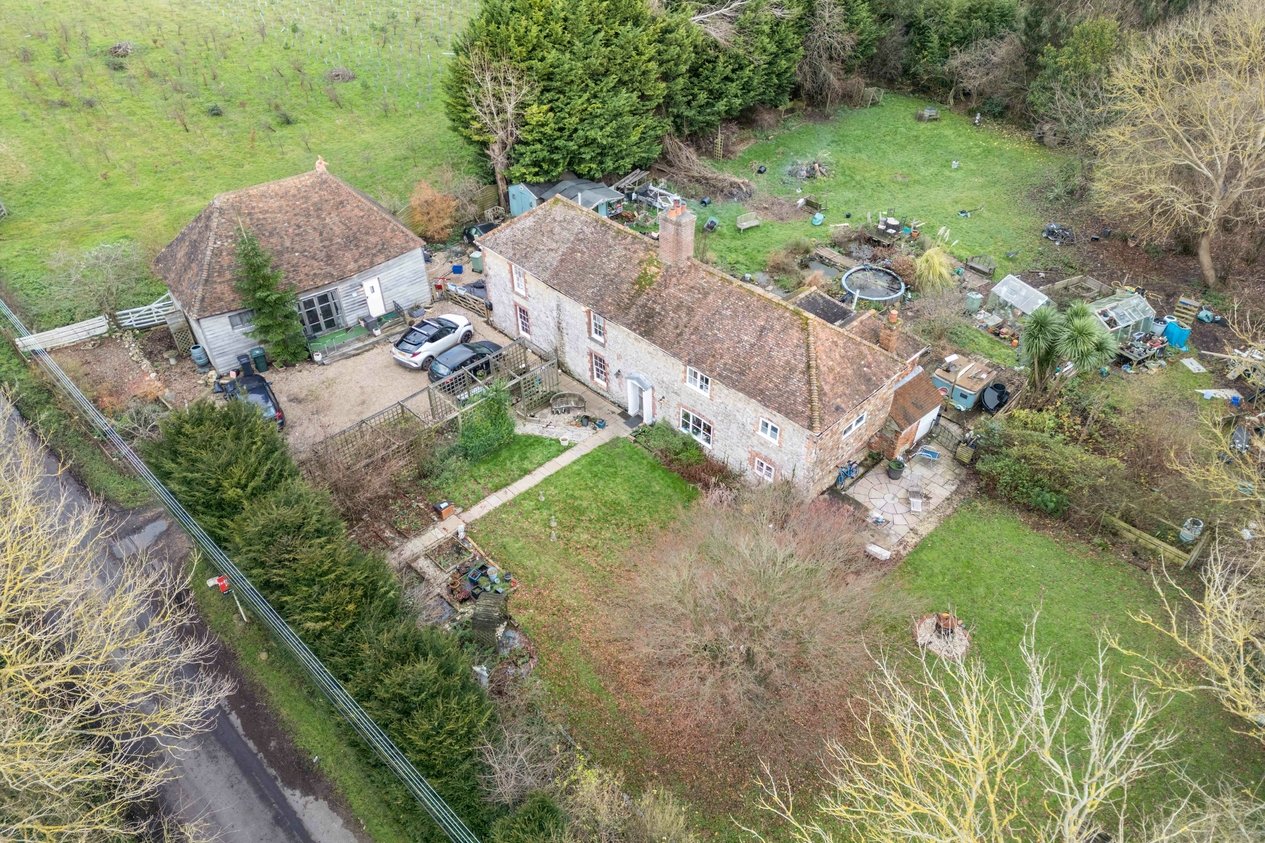 Properties For Sale in Kingsford Street Mersham