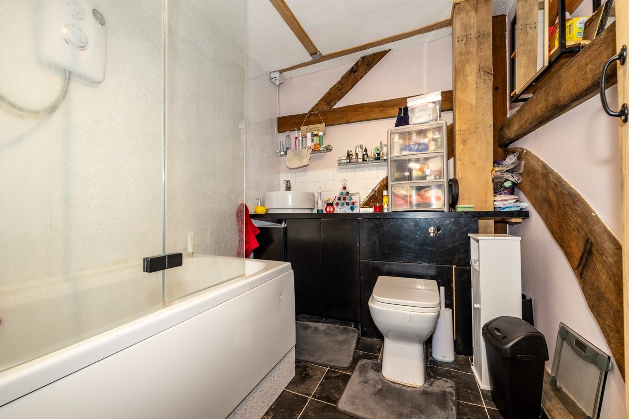 Properties For Sale in Kingsford Street Mersham