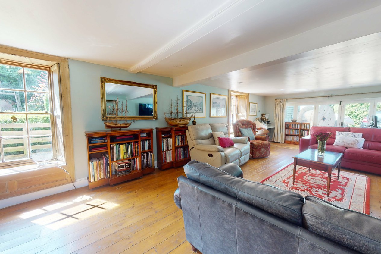 Properties For Sale in Kingsford Street Mersham