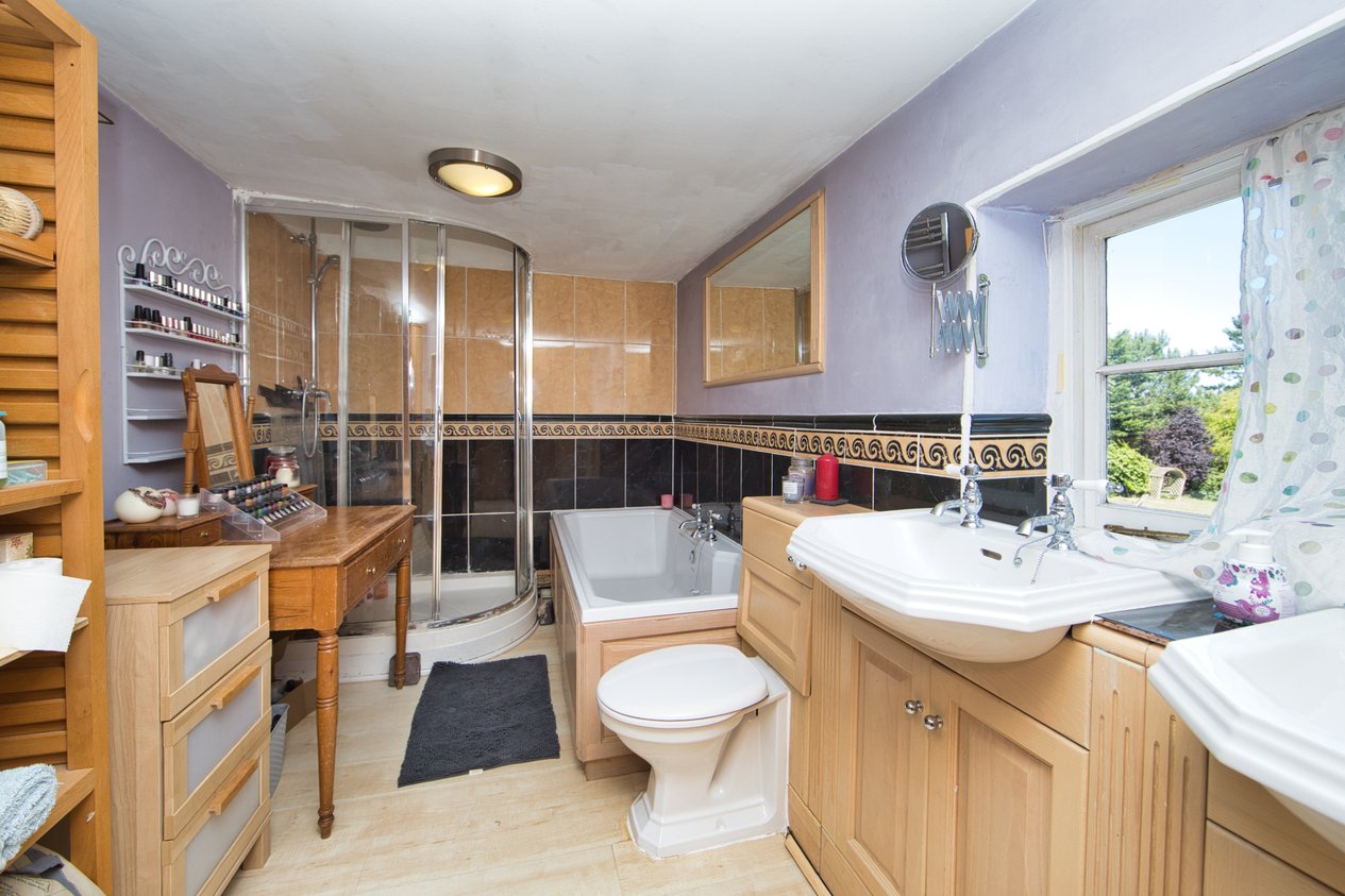 Properties For Sale in Kingsford Street Mersham