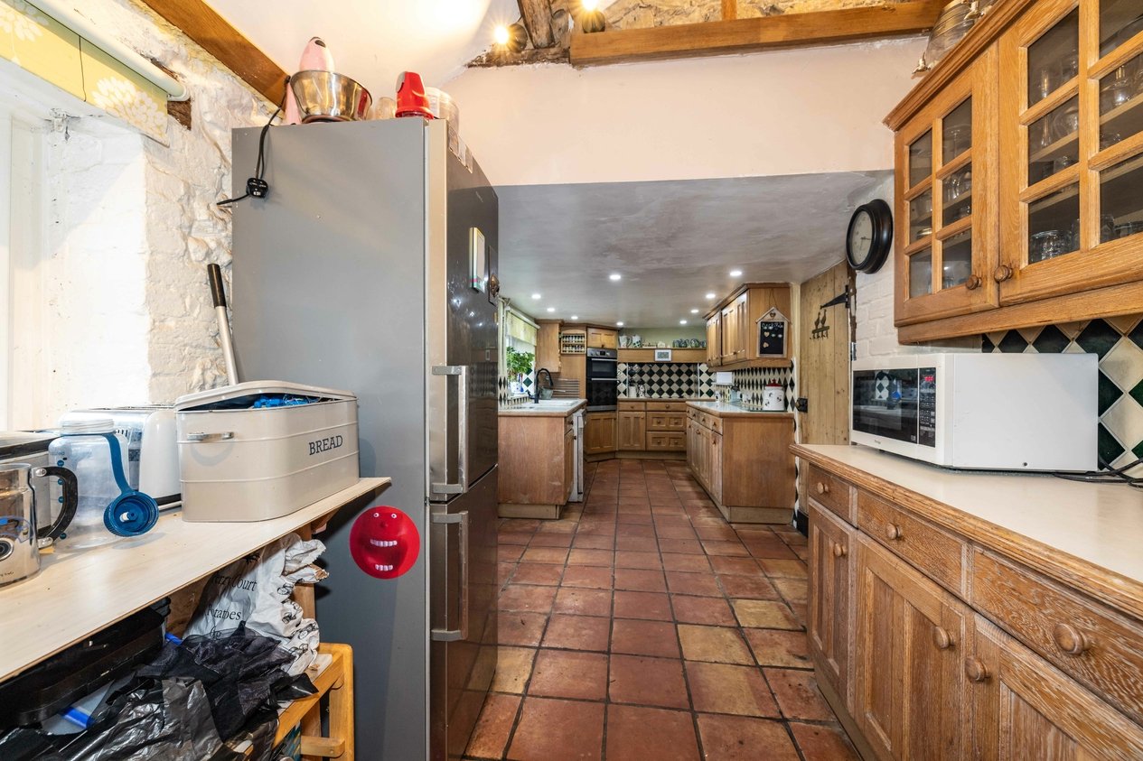 Properties For Sale in Kingsford Street Mersham