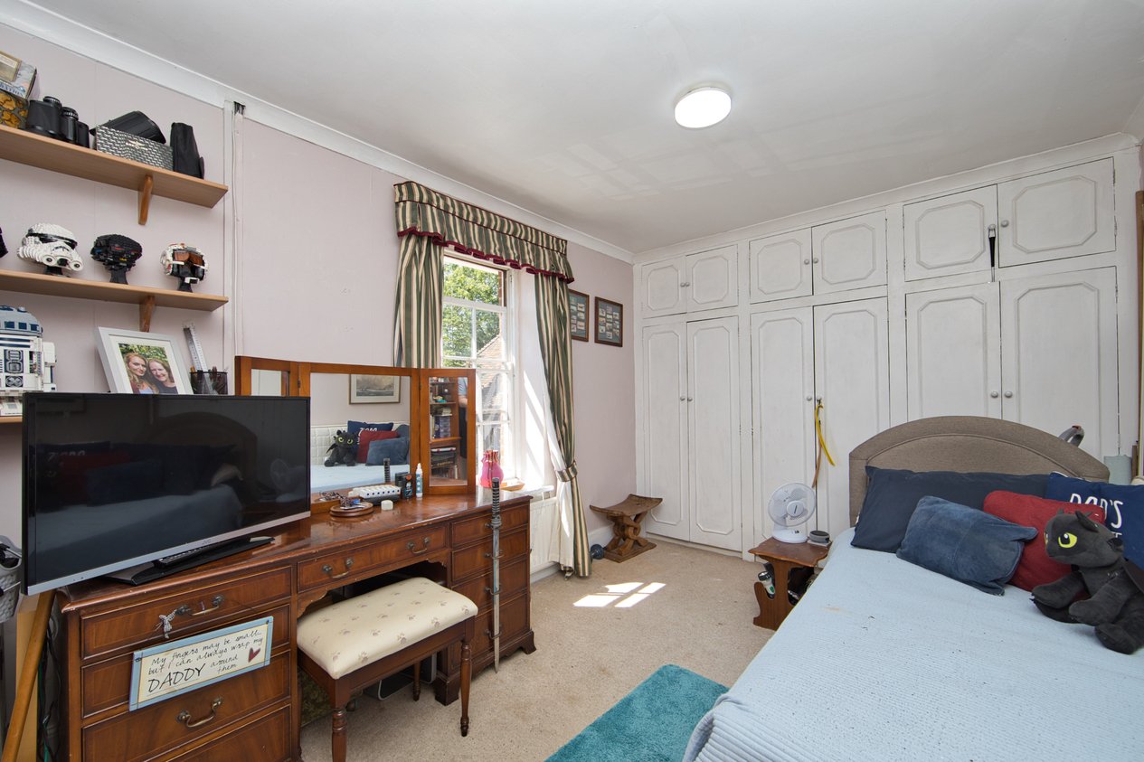 Properties For Sale in Kingsford Street Mersham