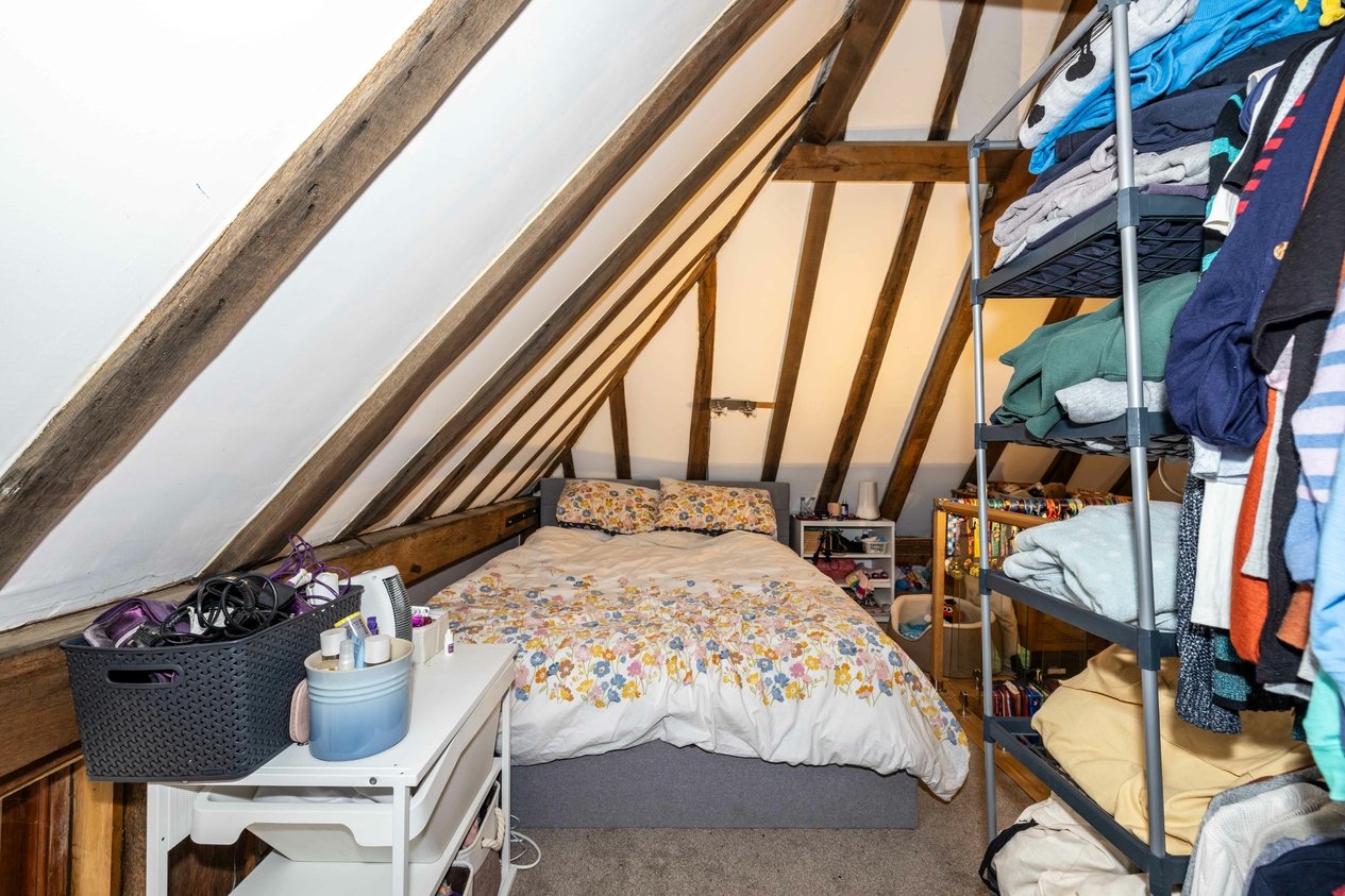 Properties For Sale in Kingsford Street Mersham