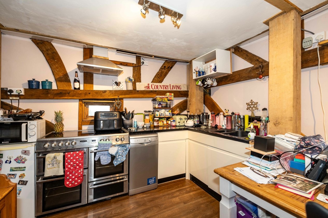 Properties For Sale in Kingsford Street Mersham