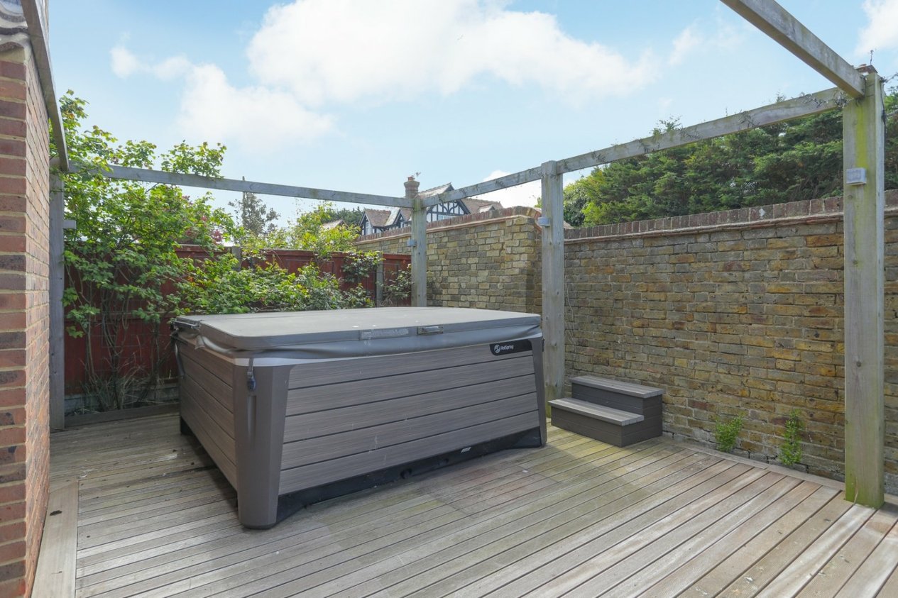Properties For Sale in Kingsgate Avenue Broadstairs