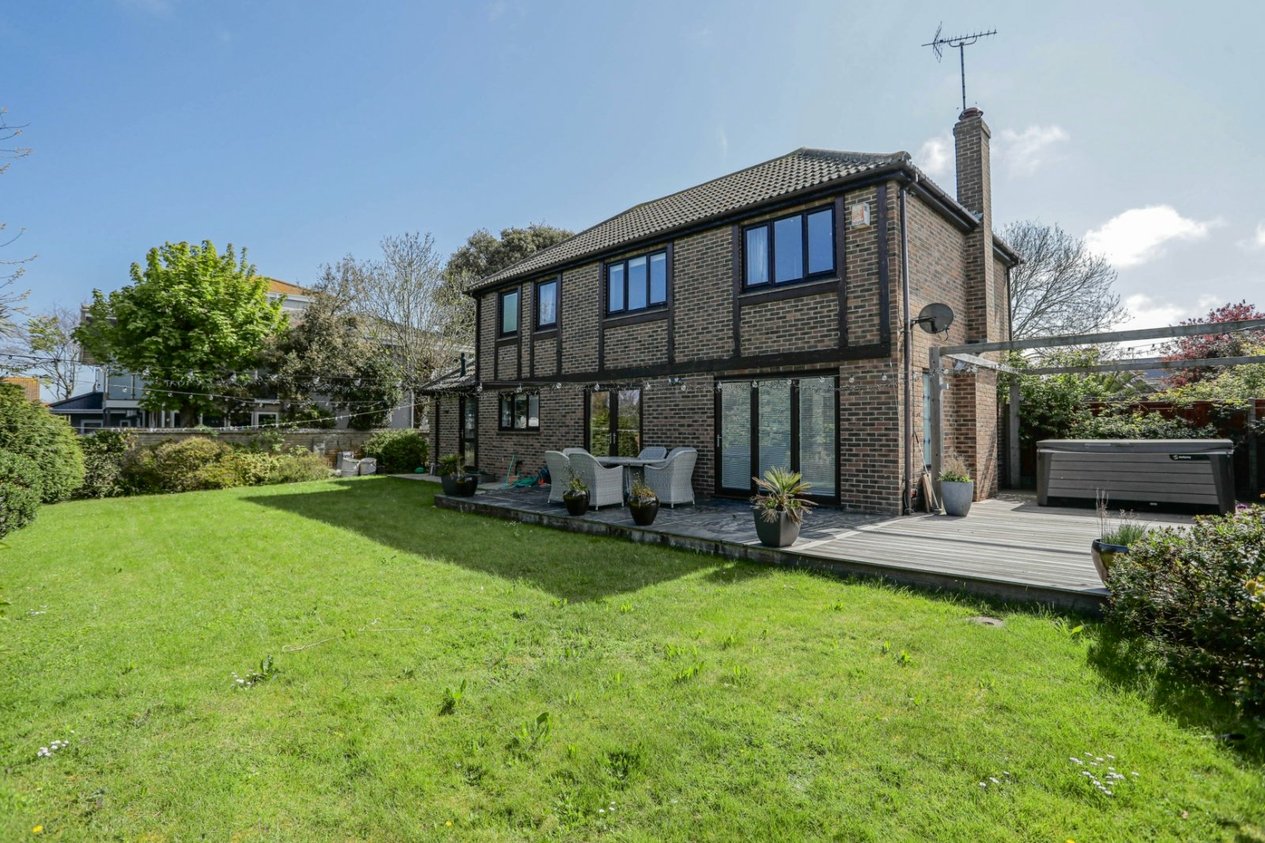 Properties For Sale in Kingsgate Avenue Broadstairs