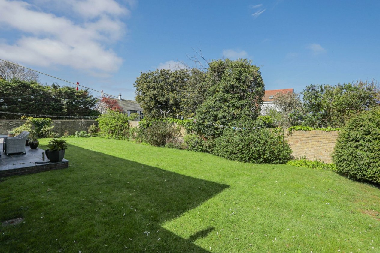 Properties For Sale in Kingsgate Avenue Broadstairs
