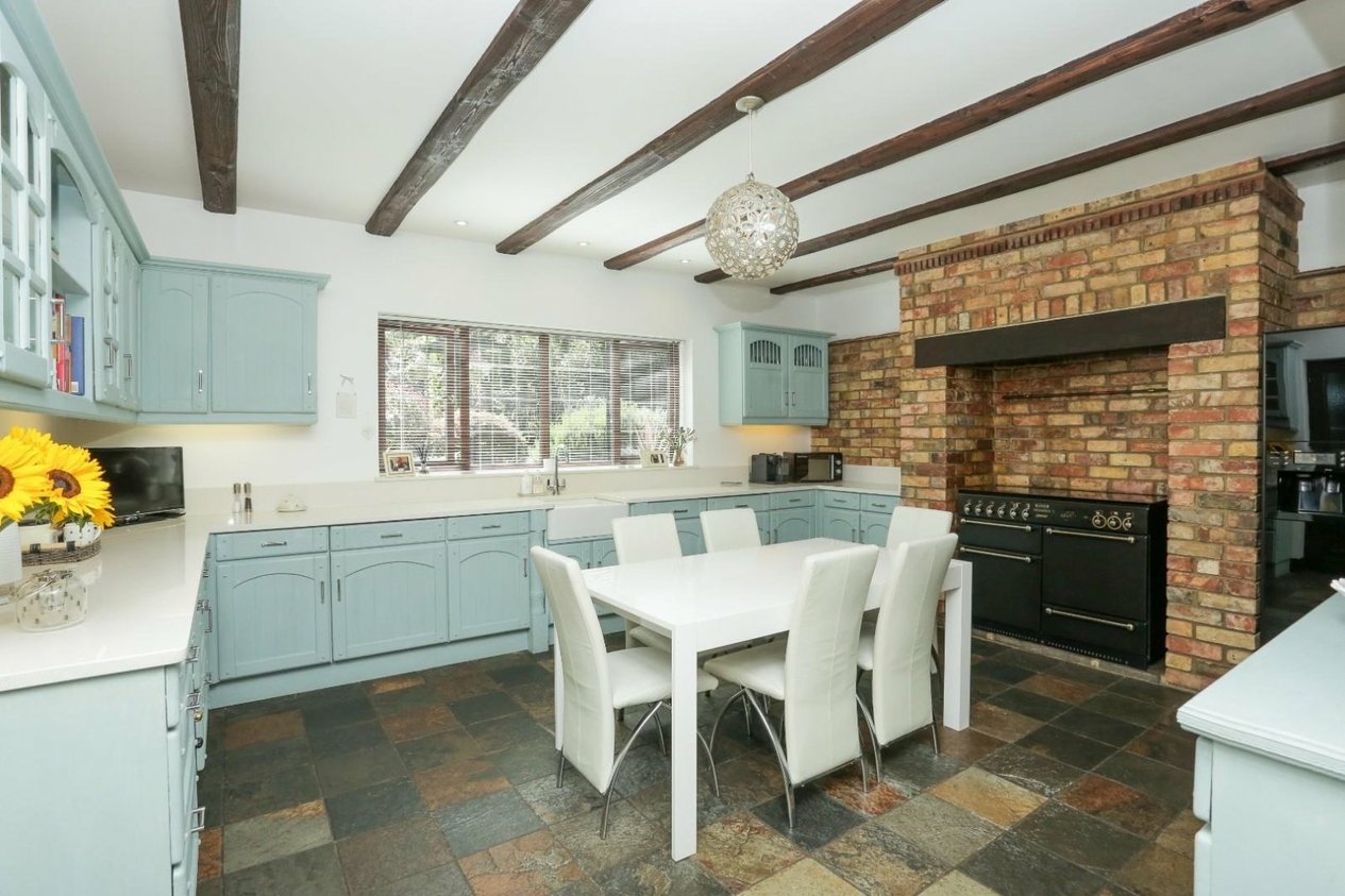 Properties For Sale in Kingsgate Avenue Broadstairs