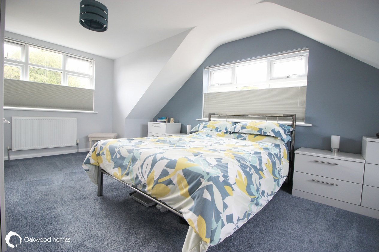 Properties Under Offer in Kingsgate Avenue 