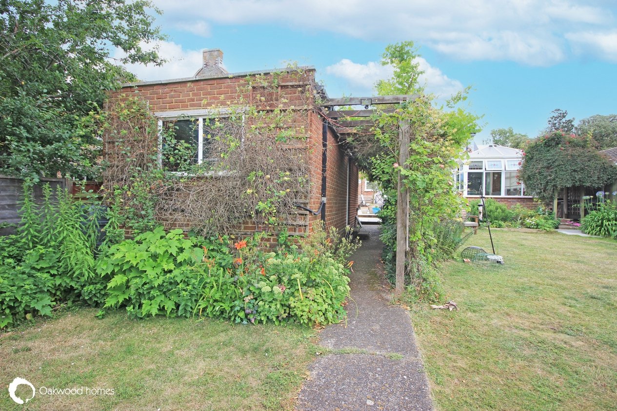 Properties Under Offer in Kingsgate Avenue 