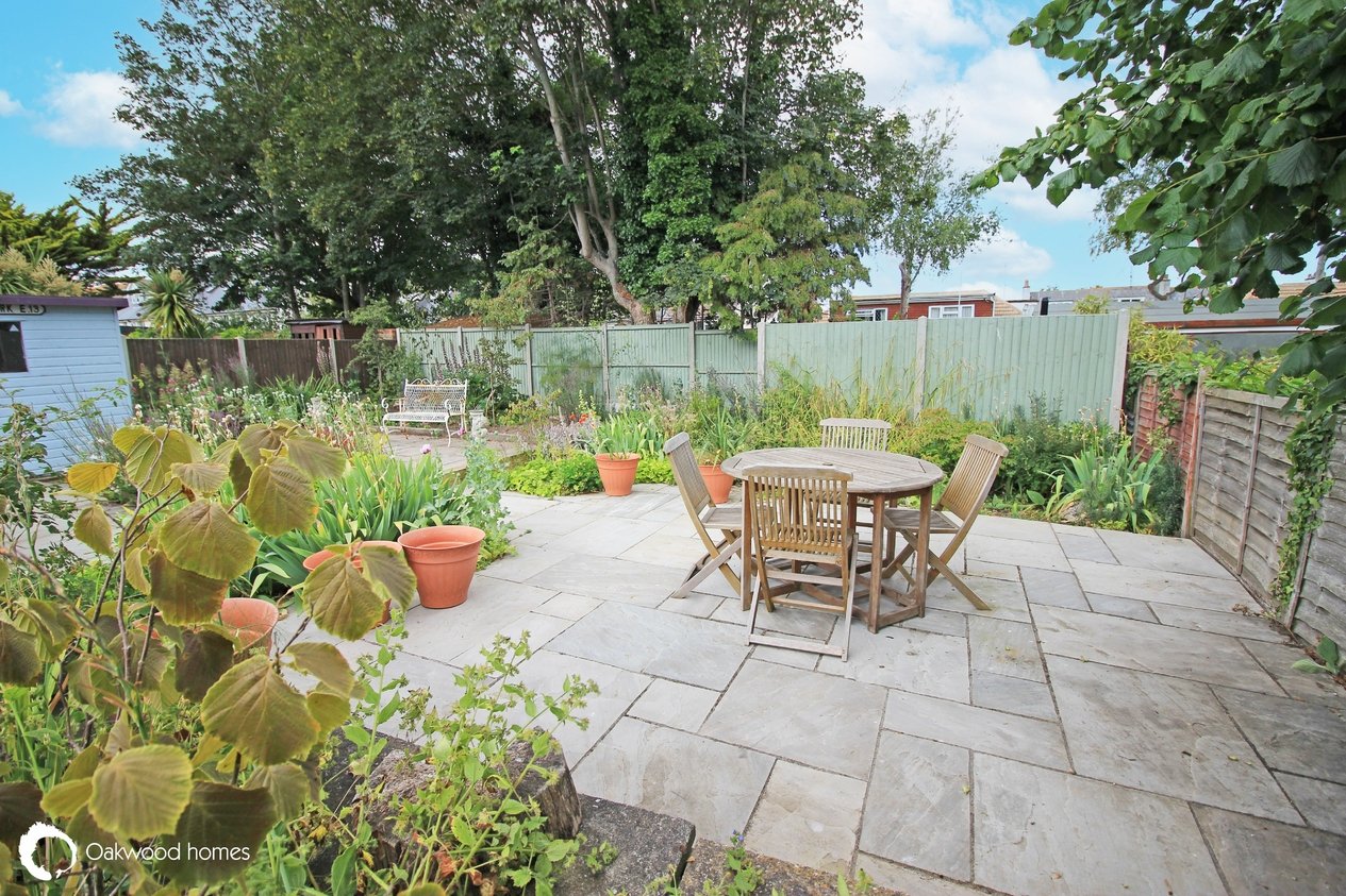 Properties Under Offer in Kingsgate Avenue 