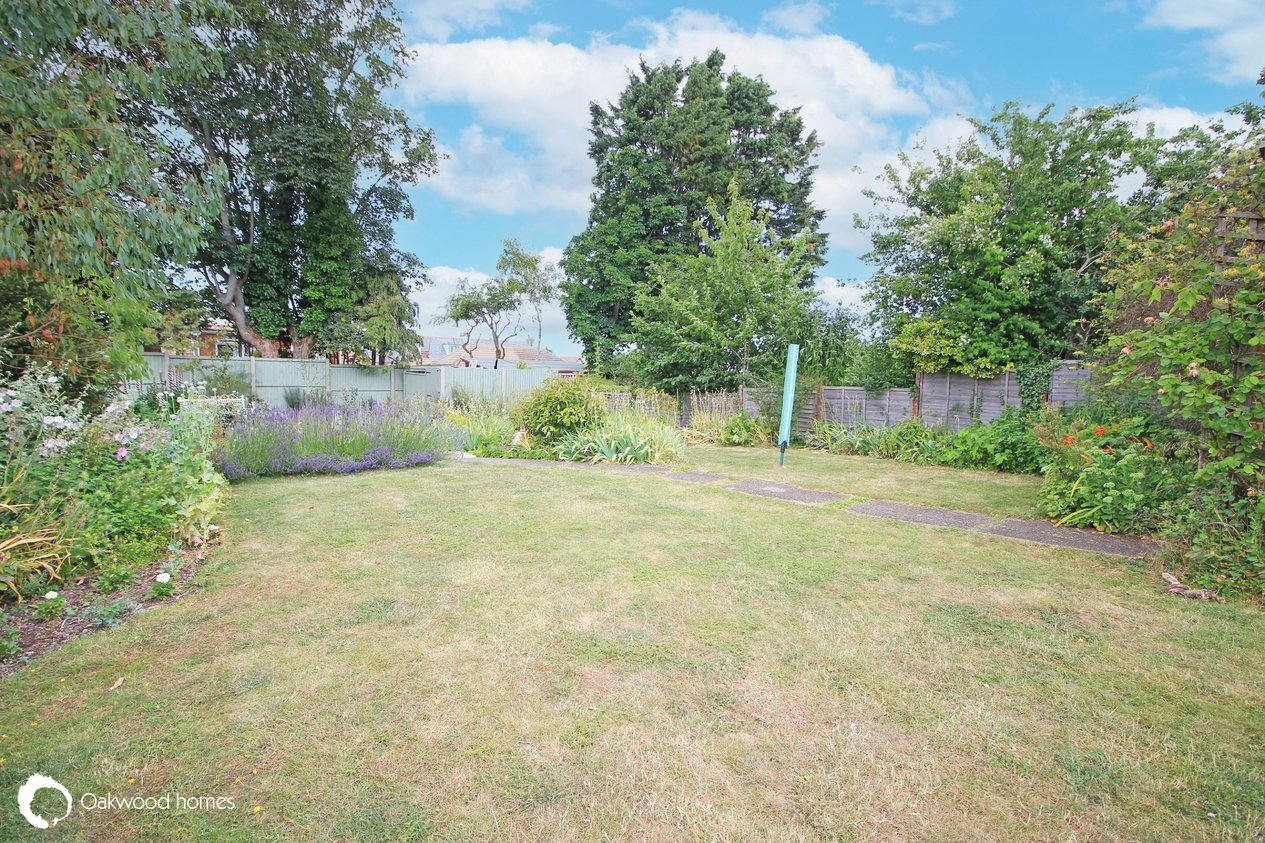 Properties Under Offer in Kingsgate Avenue 