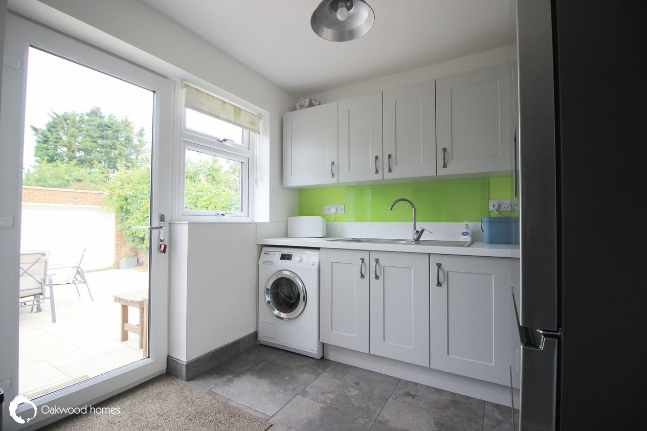 Properties Under Offer in Kingsgate Avenue 