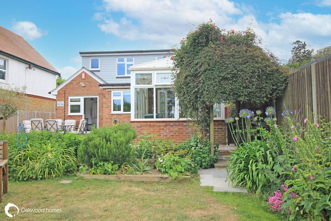Properties Under Offer in Kingsgate Avenue 