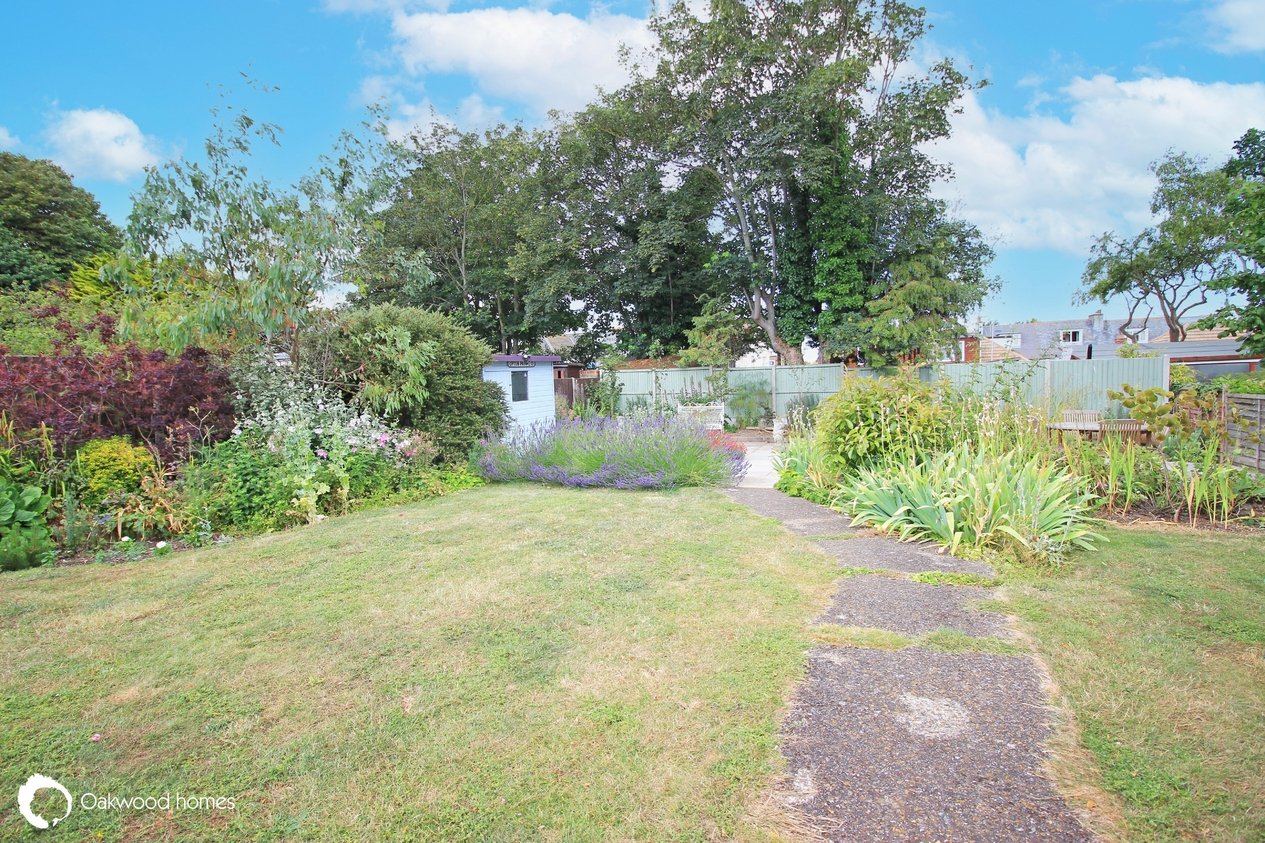 Properties Under Offer in Kingsgate Avenue 