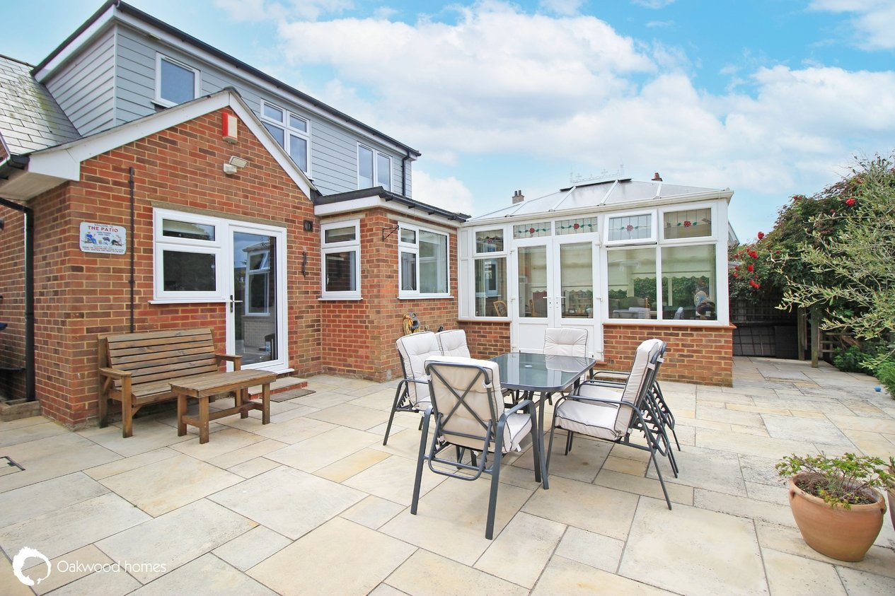Properties Under Offer in Kingsgate Avenue 