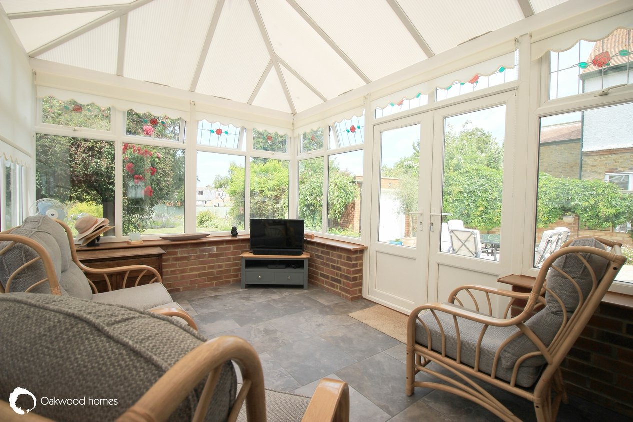 Properties Under Offer in Kingsgate Avenue 