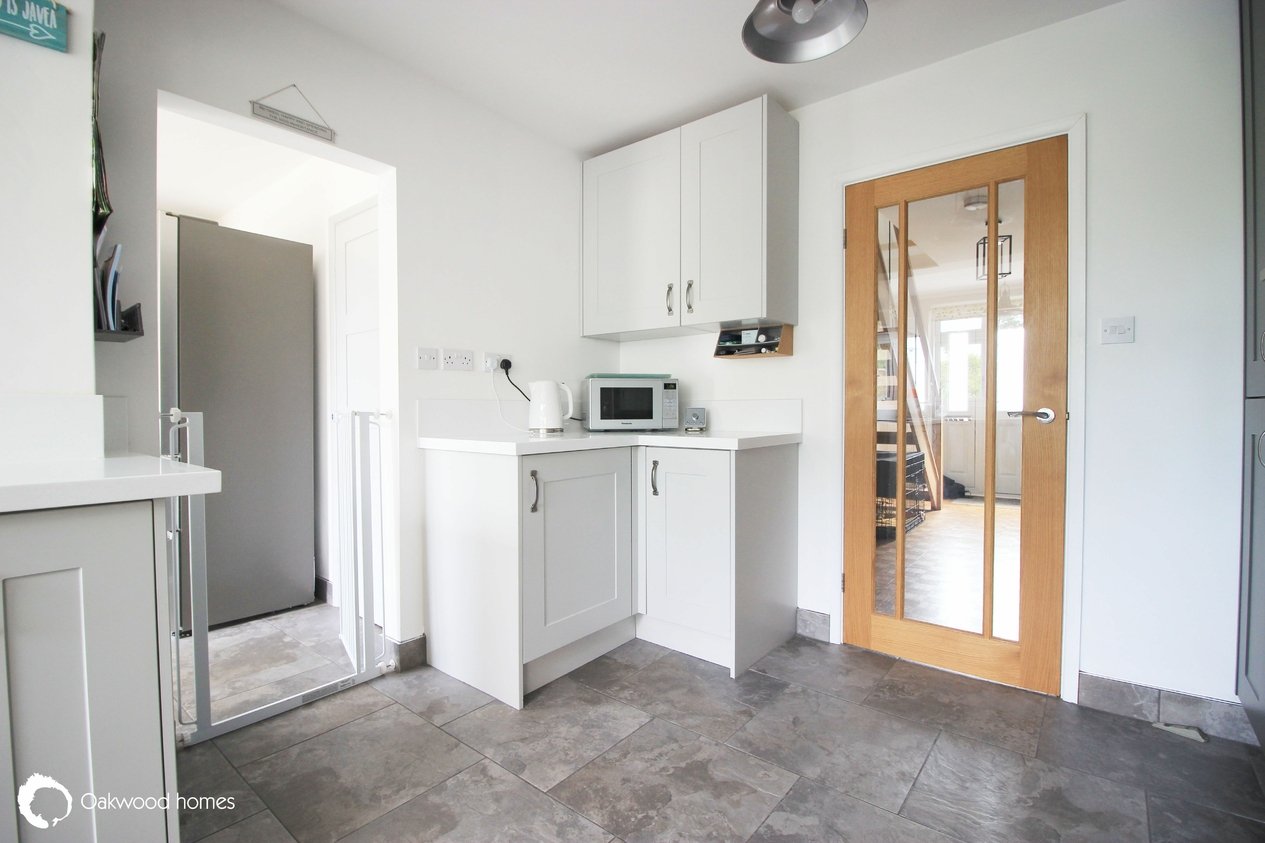 Properties Under Offer in Kingsgate Avenue 