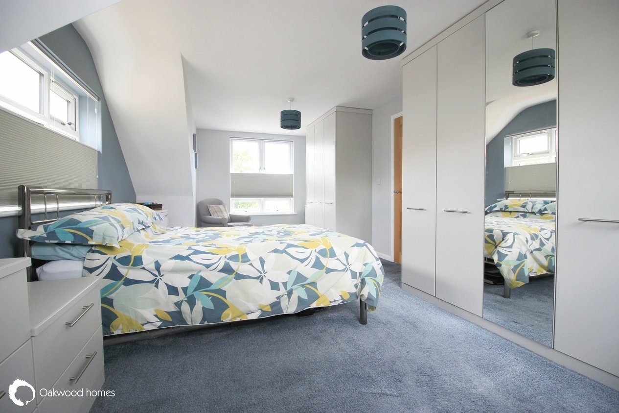 Properties Under Offer in Kingsgate Avenue 