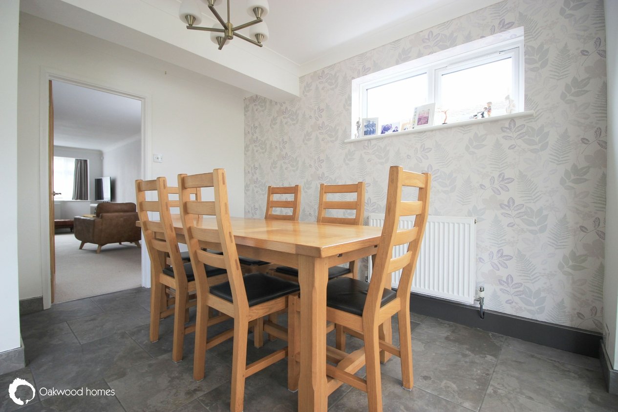Properties Under Offer in Kingsgate Avenue 