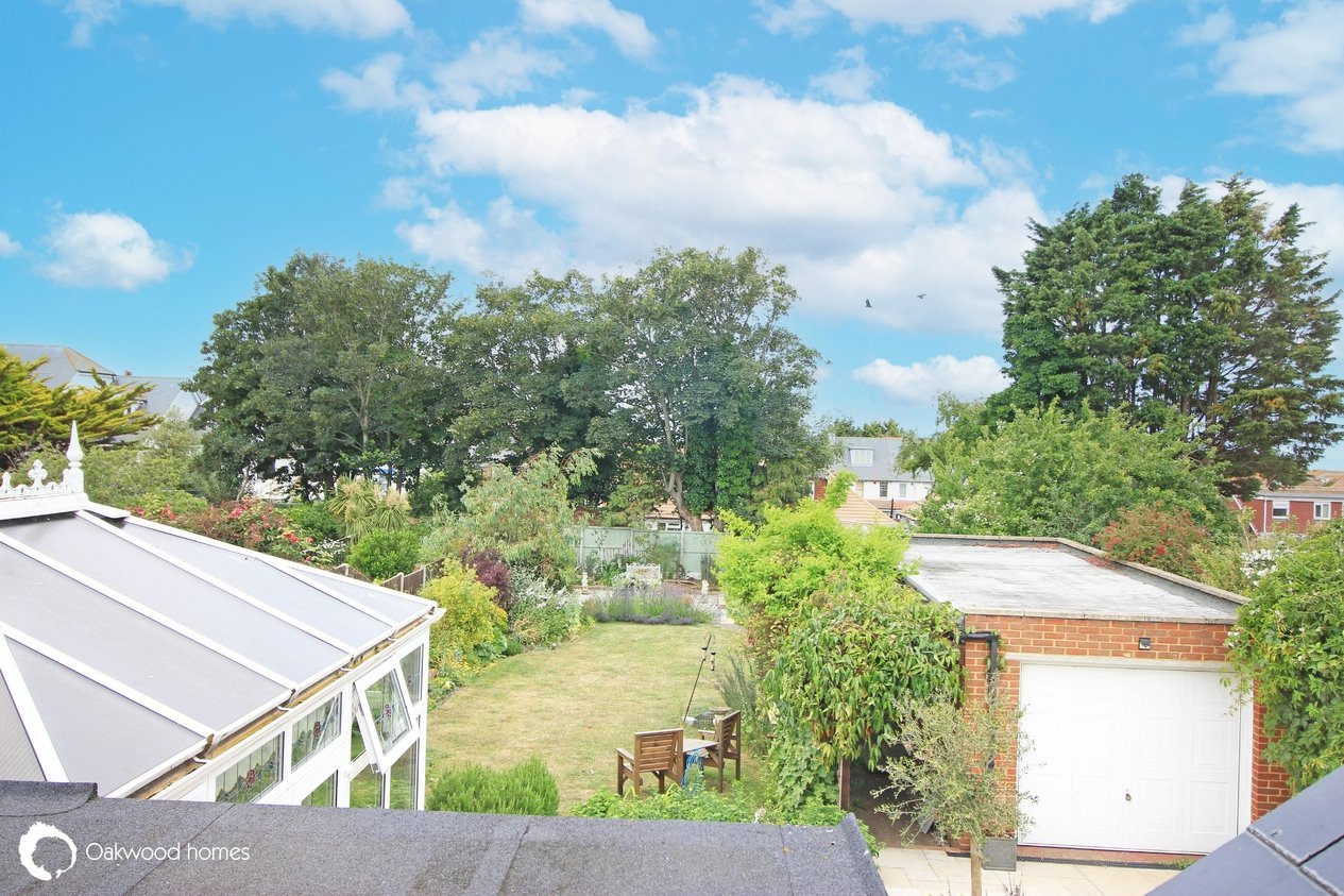 Properties Under Offer in Kingsgate Avenue 