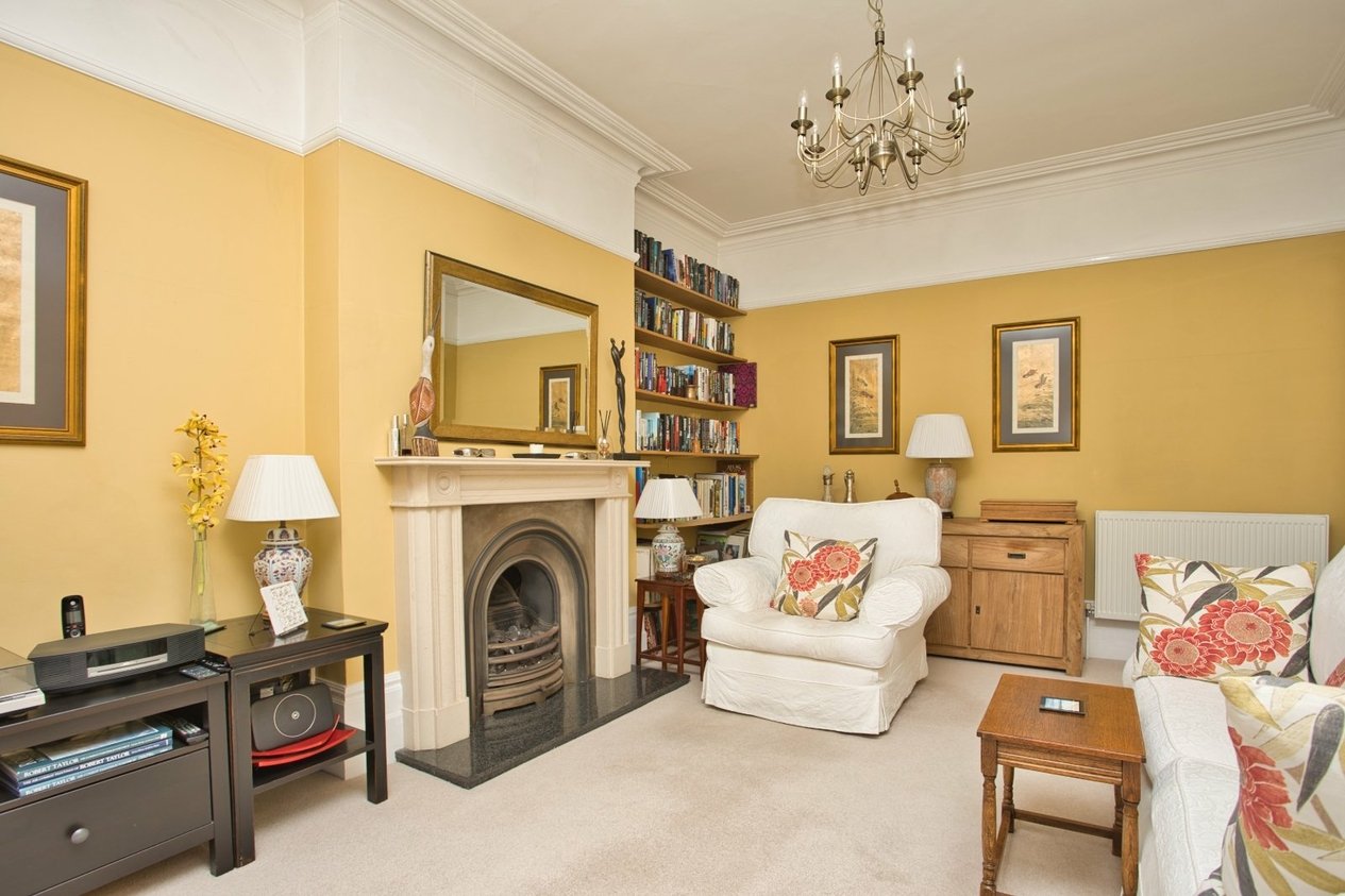 Properties For Sale in Kingsnorth Gardens Folkestone