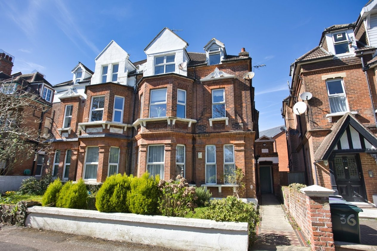 Properties For Sale in Kingsnorth Gardens Folkestone