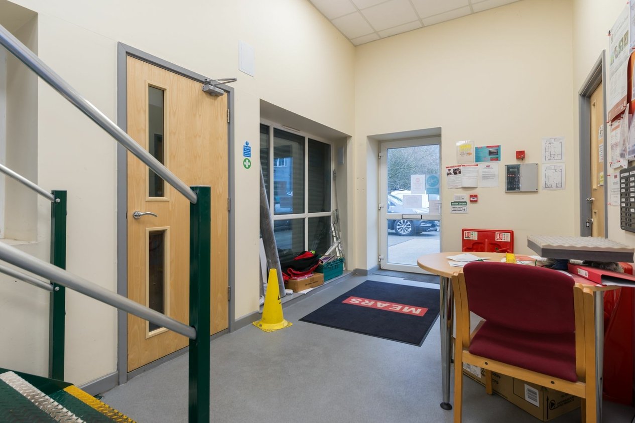 Properties To Let in Lakesview International Business Park  Hersden