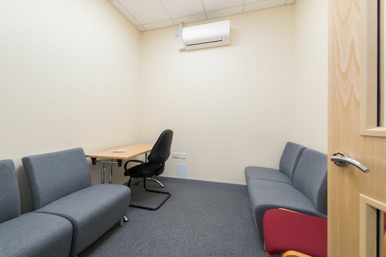 Properties To Let in Lakesview International Business Park  Hersden