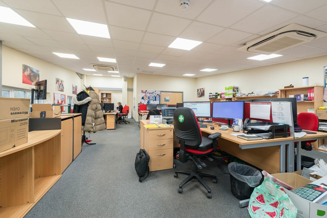 Properties To Let in Lakesview International Business Park  Hersden