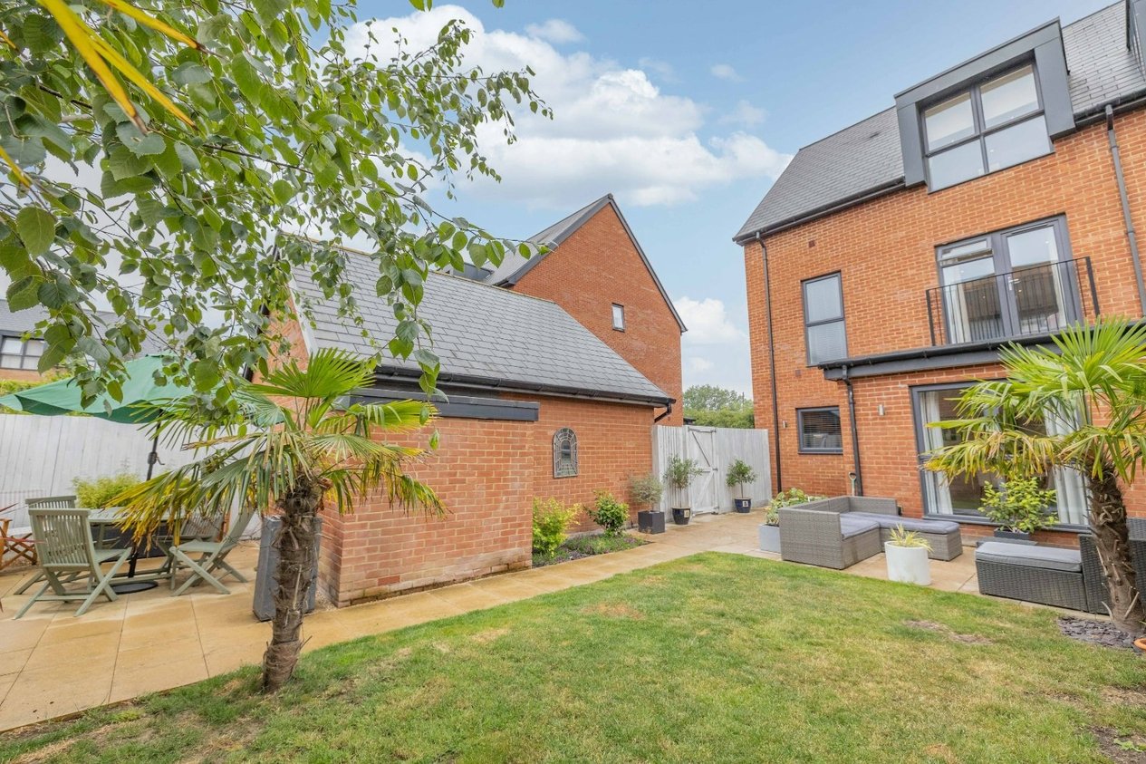 Properties For Sale in Lakeview Gardens Chilmington Green