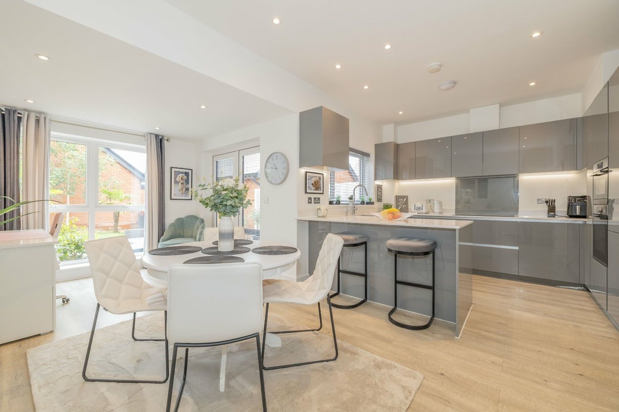 Properties For Sale in Lakeview Gardens Chilmington Green