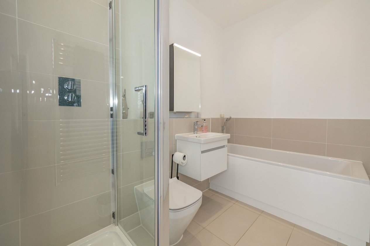 Properties For Sale in Lakeview Gardens Chilmington Green