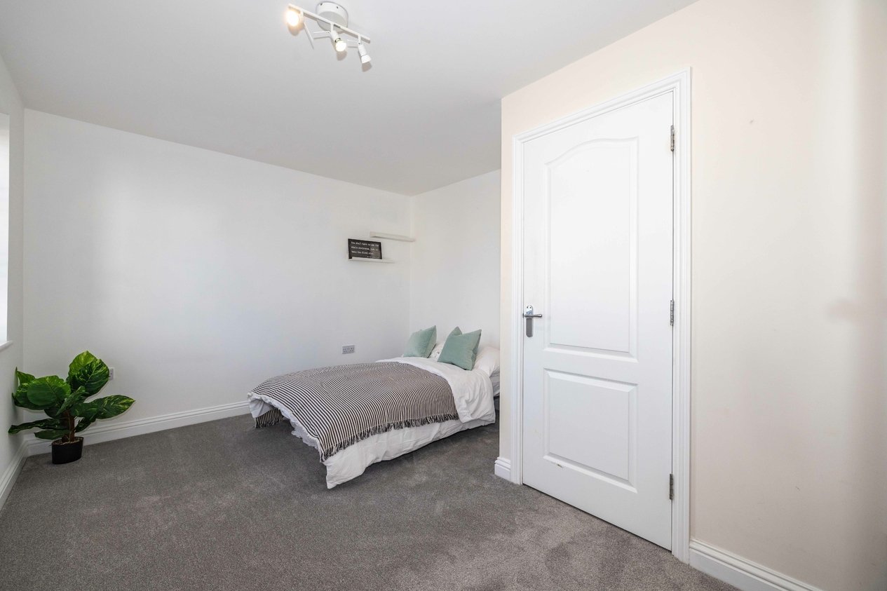 Properties Under Offer in Lampen Walk Canterbury