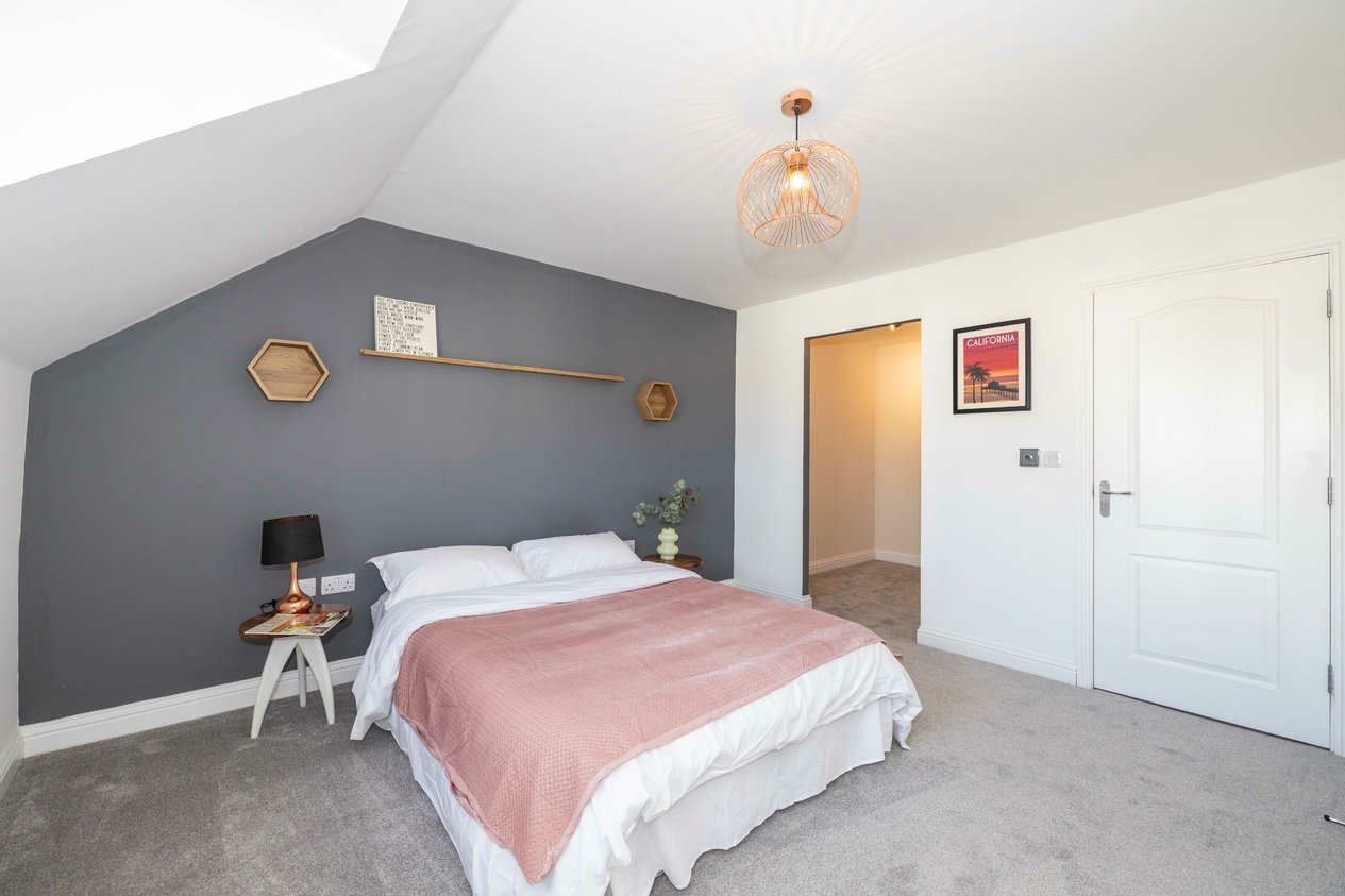 Properties Under Offer in Lampen Walk Canterbury