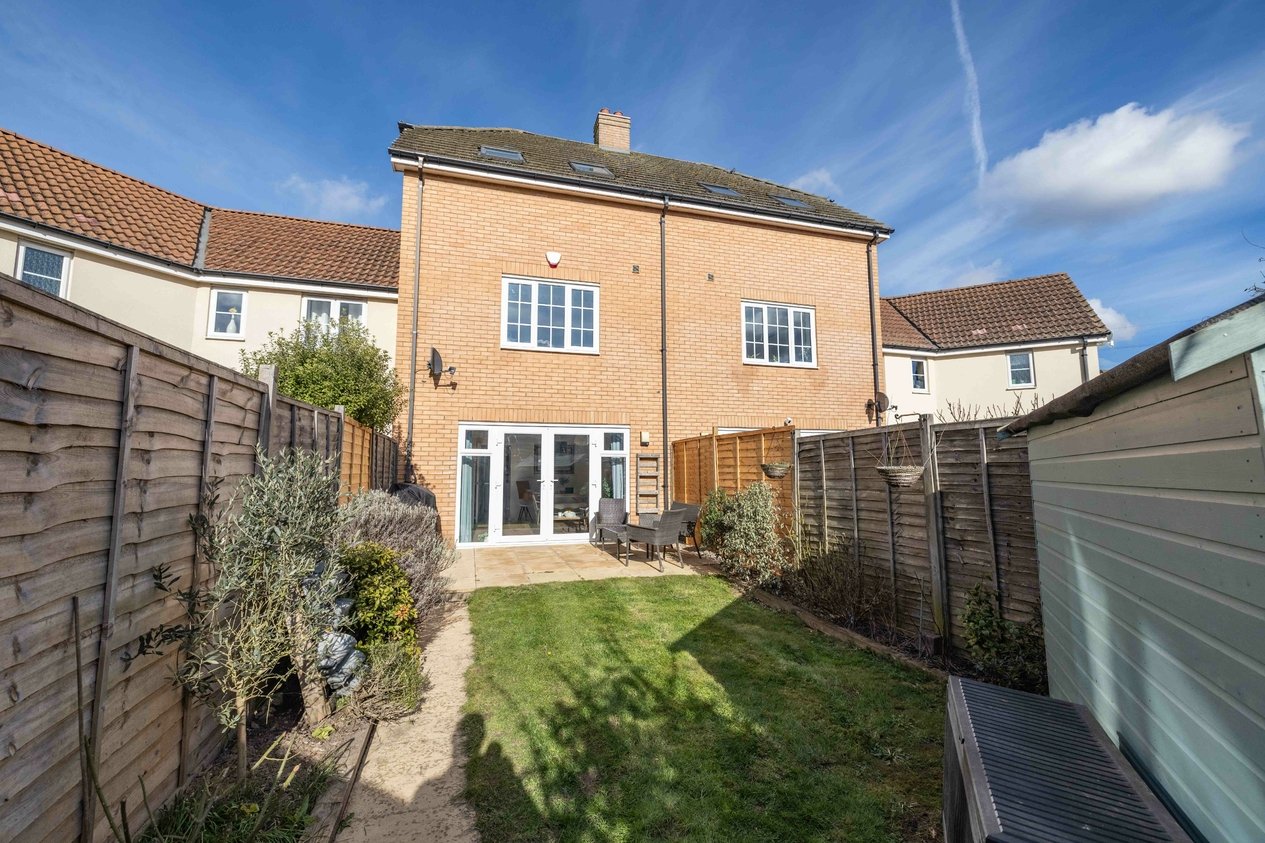 Properties Under Offer in Lampen Walk Canterbury