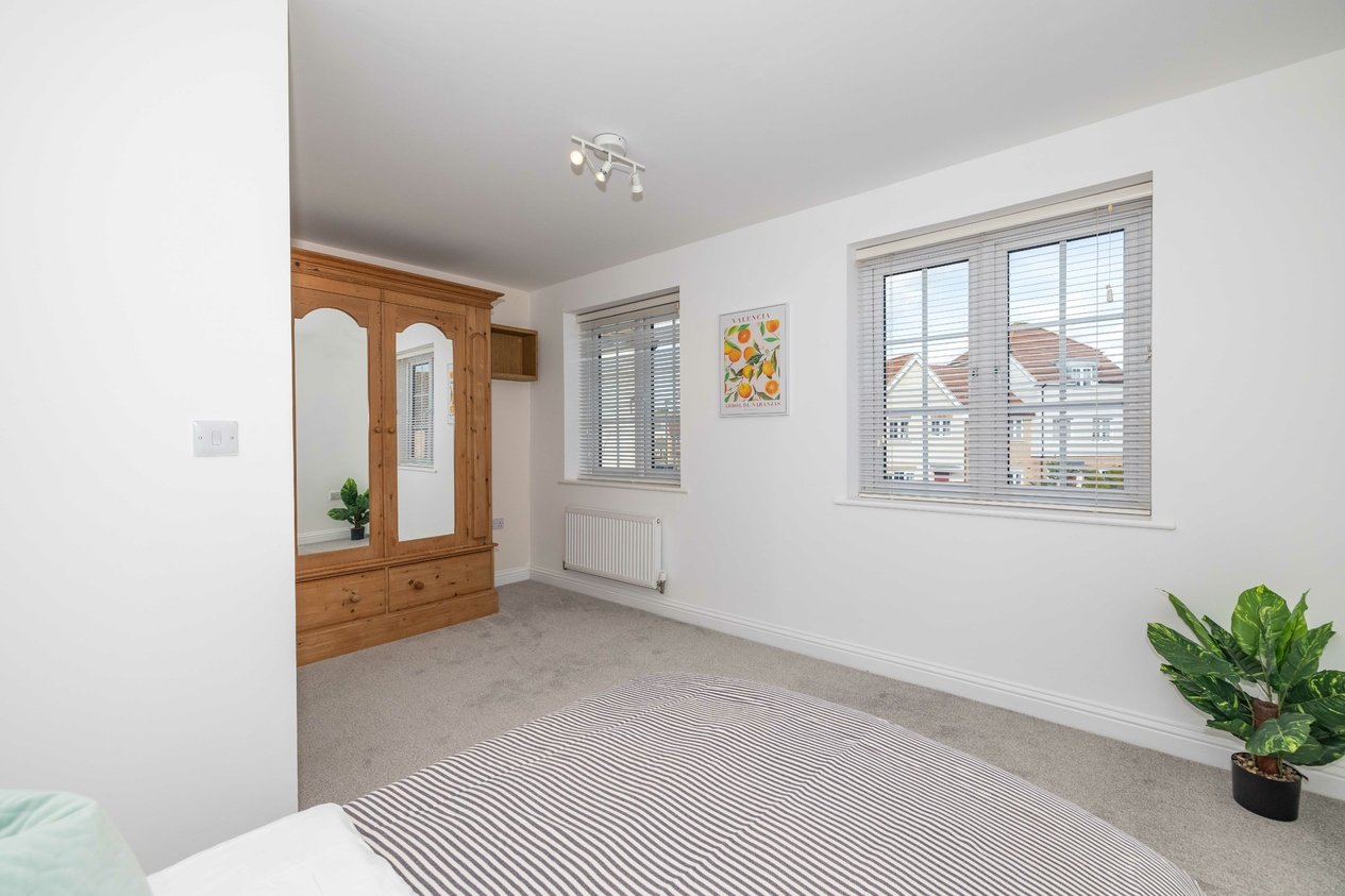 Properties Under Offer in Lampen Walk Canterbury