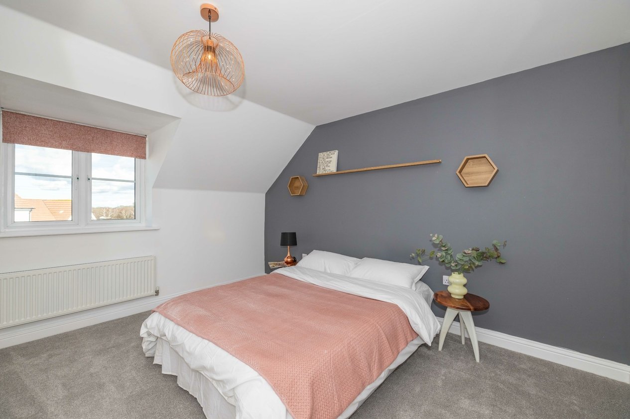 Properties Under Offer in Lampen Walk Canterbury