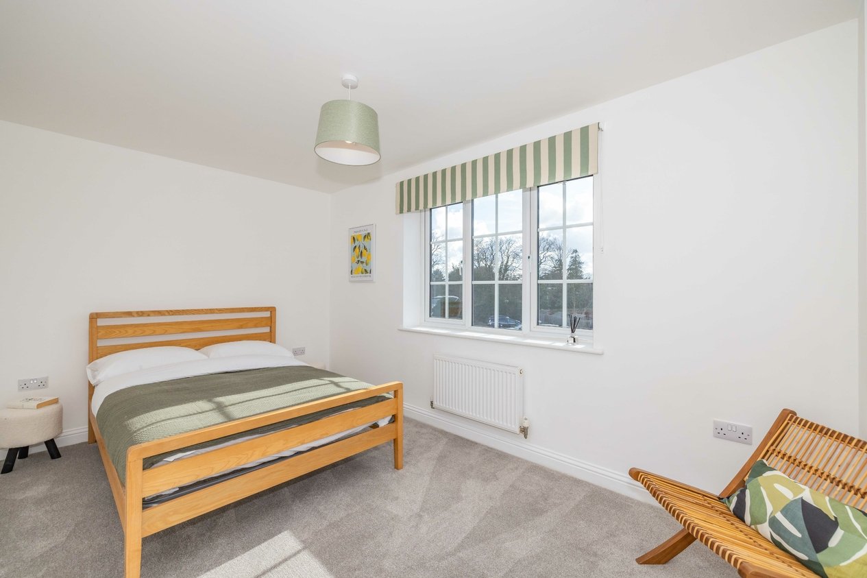 Properties Under Offer in Lampen Walk Canterbury