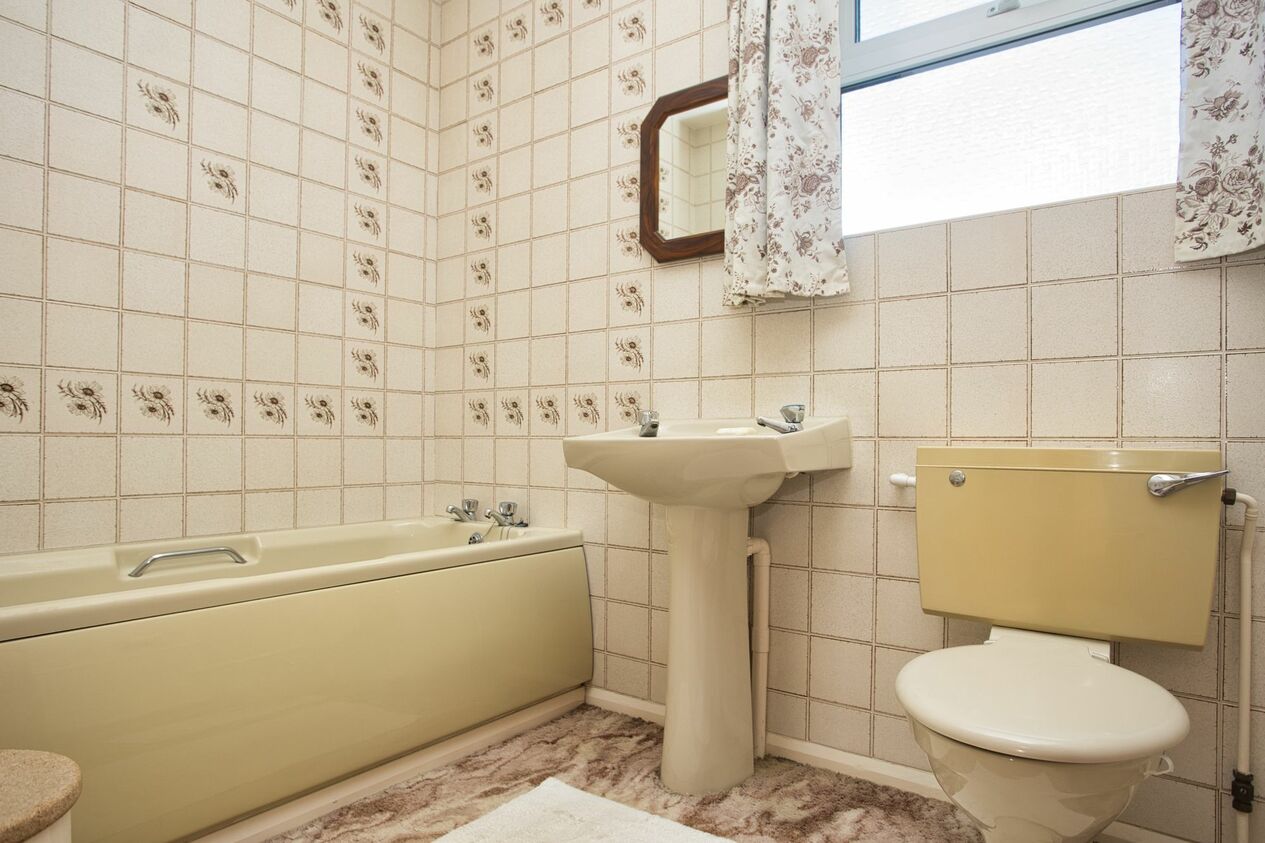 Properties For Sale in Lancaster Avenue  Capel-Le-Ferne