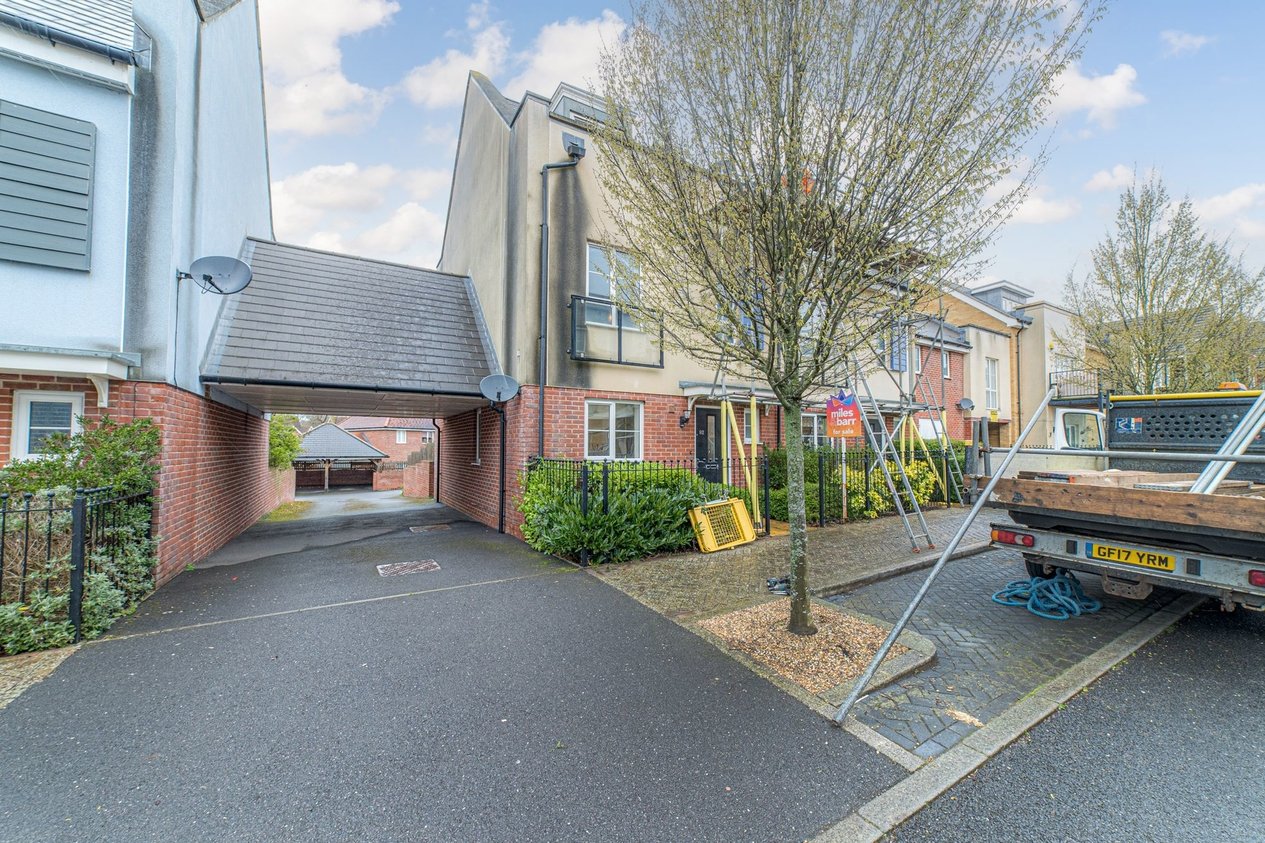 Properties Sold Subject To Contract in Laurens Van Der Post Way  Ashford