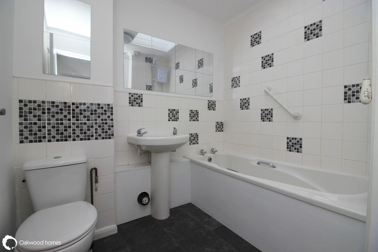 Properties Under Offer in Laurice Court 