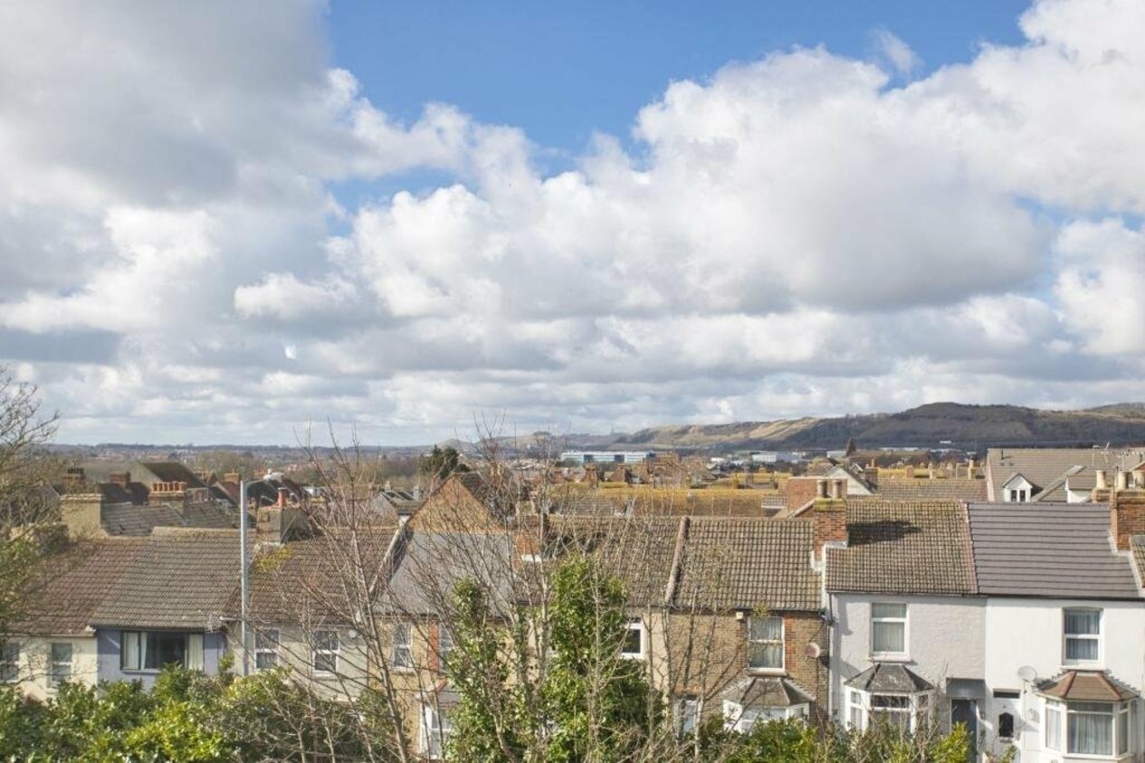 Properties Under Offer in Lawrence Court Dover Road