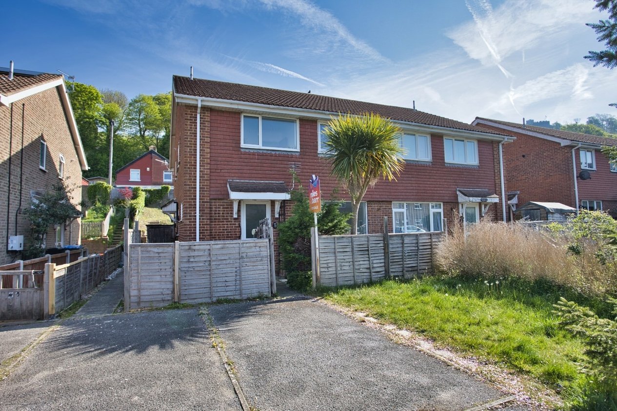 Properties For Sale in Leyburne Road Dover