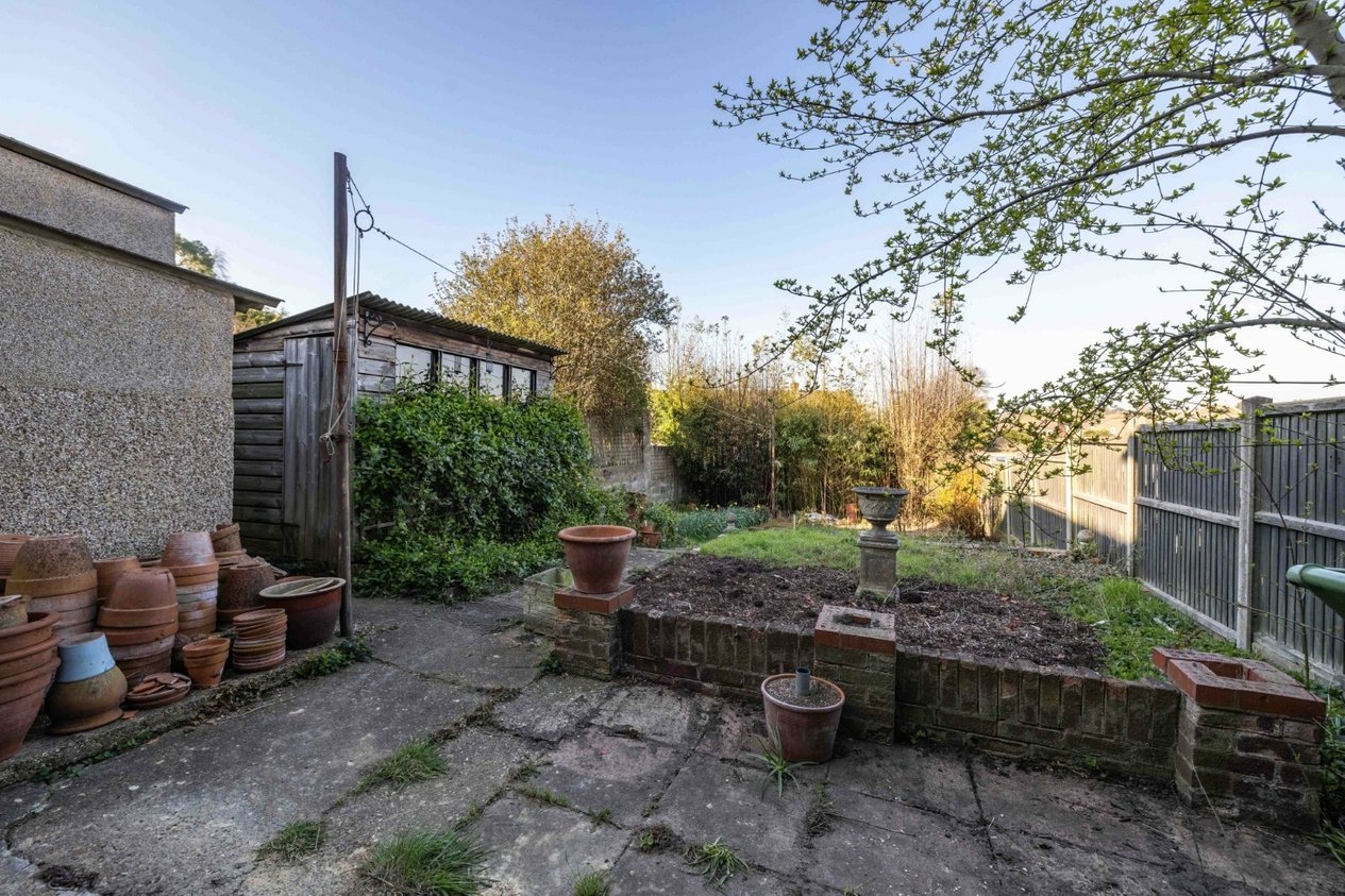 Properties Under Offer in Lion Field Faversham