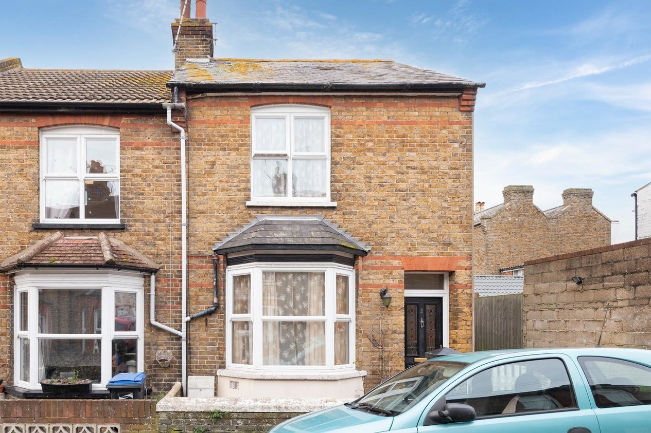 Properties Sold Subject To Contract in Livingstone Road 
