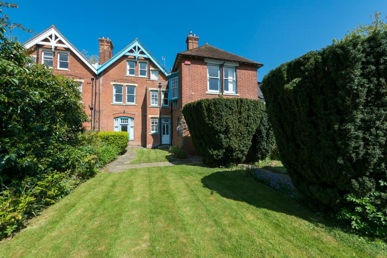 Properties For Sale in London Road Canterbury