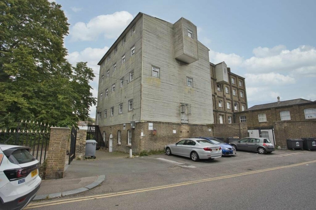 Properties For Sale in London Road Dover