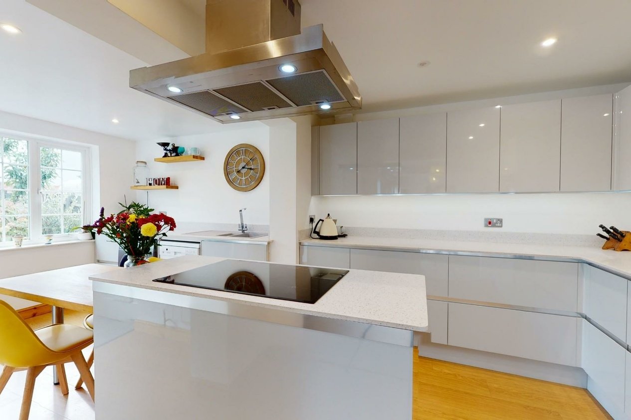 Properties Under Offer in London Road Sittingbourne